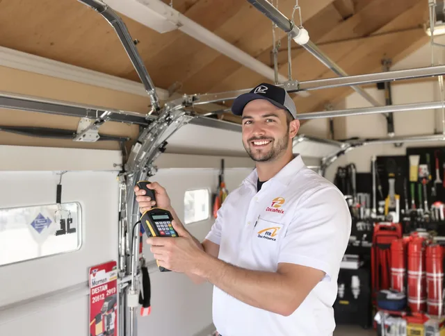 Kendale Lakes Garage Door Repair local technician providing expert garage door repair in Kendale Lakes neighborhood
